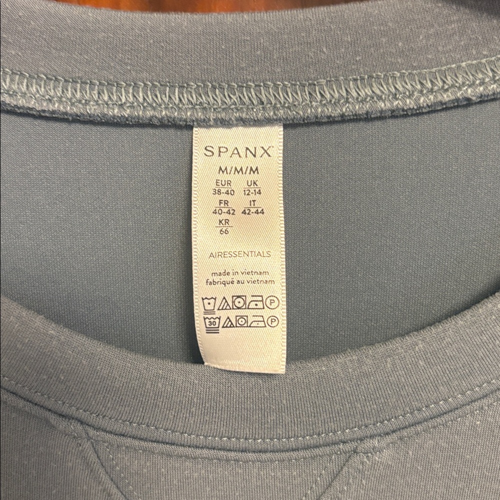 Spanx air essentials pullover medium - Picture 3 of 7